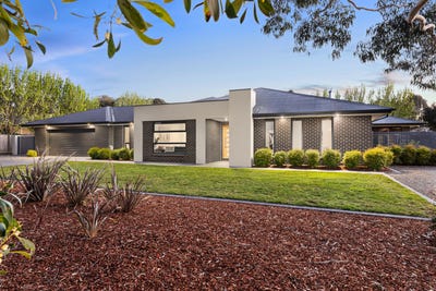 /international/au/10-longs-hill-road-brown-hill-vic-152550992/