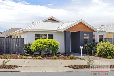 /international/au/8-firewood-vista-yanchep-wa-152650324/