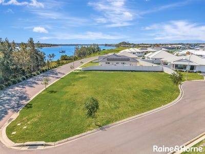/international/au/1-lillian-place-yamba-nsw-204618888/