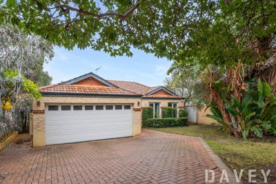 /international/au/125-burniston-street-scarborough-wa-148319136/