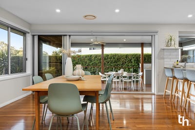 /international/au/12-huntington-close-eleebana-nsw-150681136/