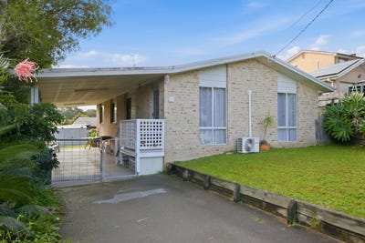 /international/au/32-berrima-parade-surfside-nsw-151327460/