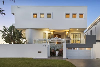 /international/au/52-clear-island-road-broadbeach-waters-qld-151051372/
