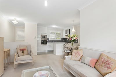 /international/au/9-12-mcnamara-way-cottesloe-wa-152600404/