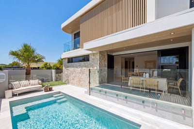 /international/au/2-biota-court-palm-beach-qld-150967992/