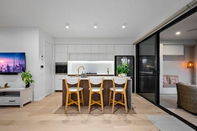 /international/au/1-202-stanhill-drive-surfers-paradise-qld-152081928/