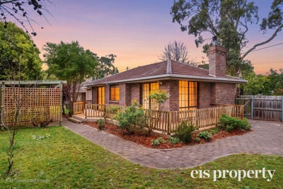 /international/au/27-winston-avenue-seven-mile-beach-tas-152270252/