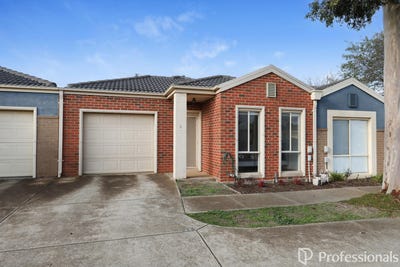 /international/au/11-17-crestmont-drive-melton-south-vic-151609916/