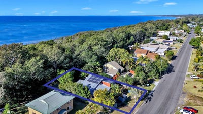 /international/au/136-kingfisher-parade-toogoom-qld-148549332/