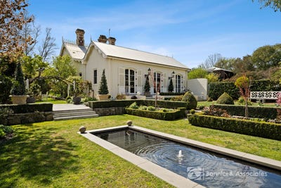 /international/au/30-mellish-street-beechworth-vic-152481408/