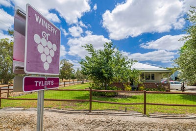/international/au/301-padbury-avenue-millendon-wa-150404184/