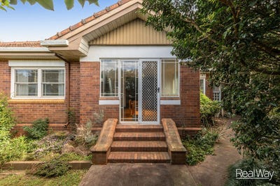 /international/au/227a-west-street-harristown-qld-148314004/