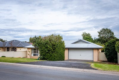 /international/au/114-cedar-avenue-naracoorte-sa-151497188/