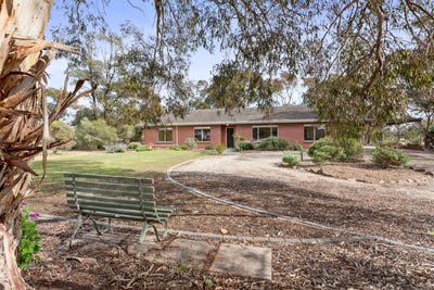 /international/au/27-blackwell-court-strathalbyn-sa-152637820/