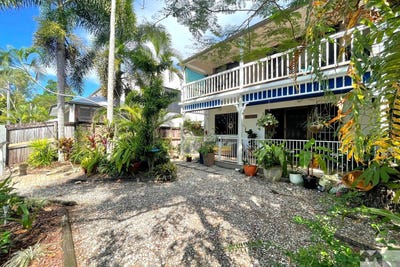 /international/au/1-13-hibiscus-lane-holloways-beach-qld-148502500/