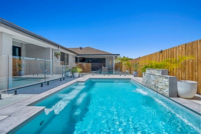/international/au/71-buchanan-circuit-oxenford-qld-152647660/