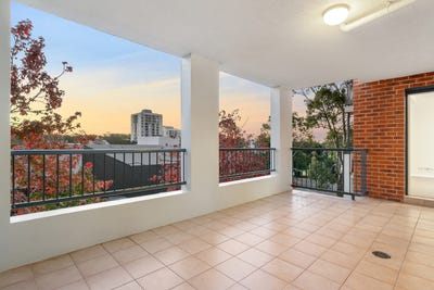 /international/au/11-2-4-central-road-miranda-nsw-151277084/