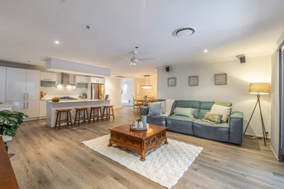 /international/au/2-bellbird-drive-bellbird-park-qld-148142088/