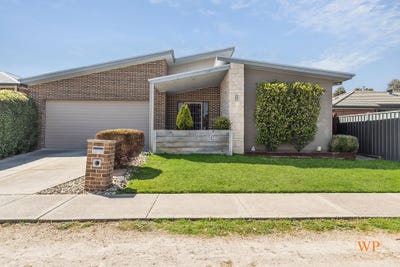 /international/au/4-buloke-crescent-kilmore-vic-152670312/