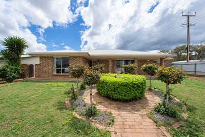 /international/au/32-third-street-napperby-sa-152571332/