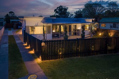/international/au/14-shambrook-avenue-armidale-nsw-152620464/