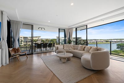 /international/au/1301-10-sickle-avenue-hope-island-qld-150891476/