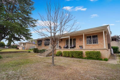 /international/au/1-berowra-street-cowra-nsw-148768672/?lang=en