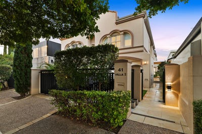 /international/au/2-41-cronin-avenue-main-beach-qld-151532432/