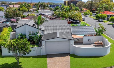 /international/au/1-longboat-place-biggera-waters-qld-151066996/