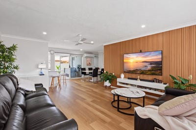 /international/au/17-30-st-kevins-avenue-benowa-qld-152628656/