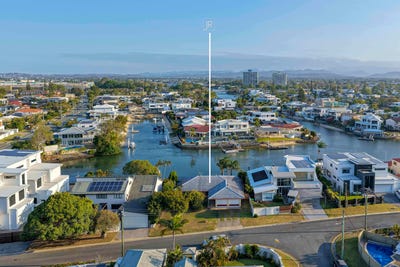 /international/au/35-sonder-street-broadbeach-waters-qld-152473856/