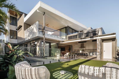 /international/au/21-otway-street-holland-park-qld-150894836/
