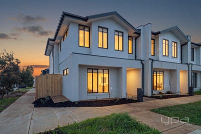 /international/au/24-coopworth-way-rockbank-vic-151513540/