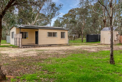 /international/au/7-derrinal-station-lane-heathcote-vic-151490560/