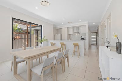 /international/au/1-111-lennox-circuit-pottsville-nsw-148640800/