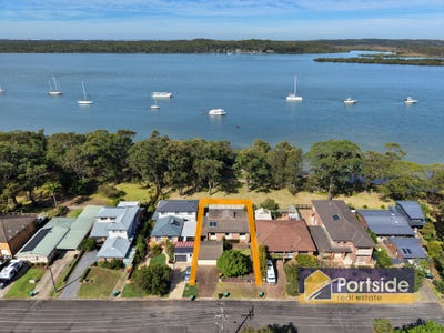 /international/au/111-john-parade-lemon-tree-passage-nsw-150967544/