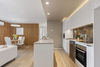/international/au/8-7-high-street-southport-qld-151598380/