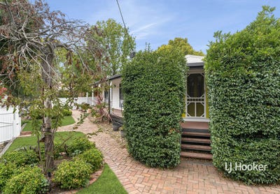 /international/au/26-powlett-street-broadford-vic-150709036/