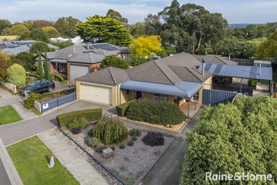 /international/au/14-doriemus-court-new-gisborne-vic-151085152/