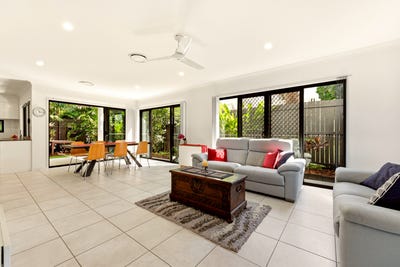 /international/au/10-college-street-hamilton-qld-150931452/