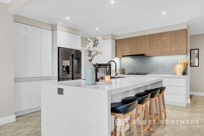 /international/au/8-gardenia-court-narre-warren-south-vic-148203424/