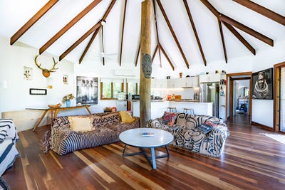 /international/au/6-webb-court-bingil-bay-qld-150985080/