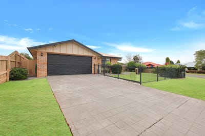 /international/au/1-holt-street-middle-ridge-qld-151347304/