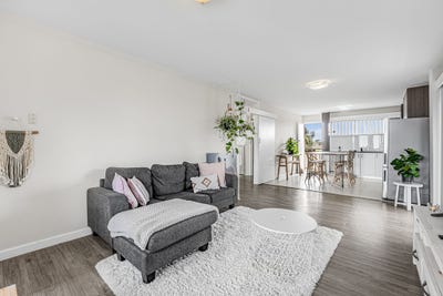 /international/au/12-8-fortini-court-hamilton-hill-wa-152590128/