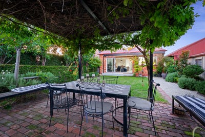 /international/au/569-hovell-street-south-albury-nsw-147821928/