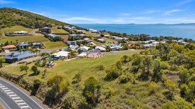 /international/au/12-paradise-way-emu-park-qld-204676064/