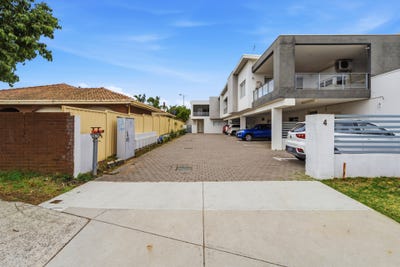 /international/au/8-4-mellar-ct-midland-wa-151038184/