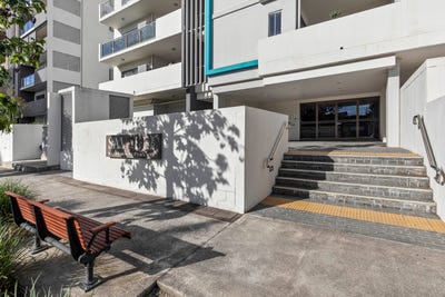 /international/au/706-15-playfield-street-chermside-qld-151112756/