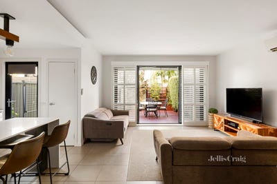 /international/au/10-sun-orchid-circuit-st-helena-vic-148248948/
