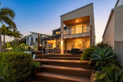 /international/au/11-maui-court-parrearra-qld-152101496/